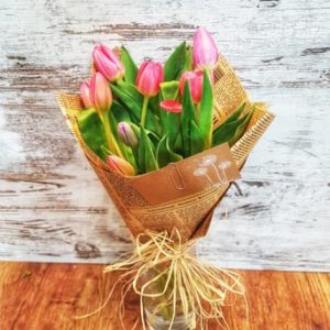 Wrapped bunch of 10 tulips