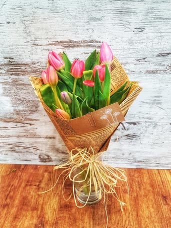 Wrapped bunch of 10 tulips